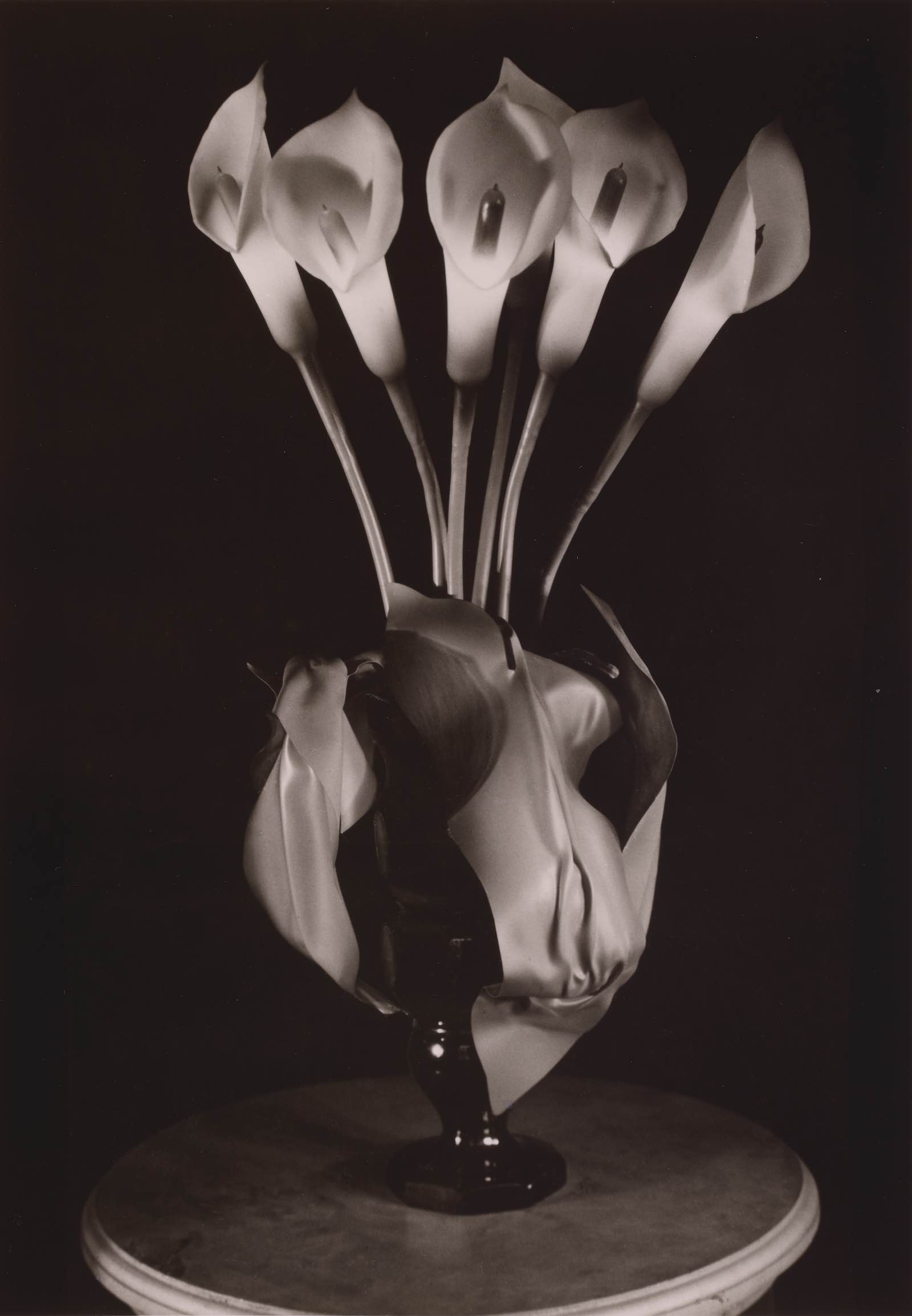 Joella Haweis Bayer, photograph of Mina Loy, Calla Lily Lamp 'Arum Lumineux', ca. 1927, gelatin silver print on paper, 7 7/8 x 4 15/16 in. (20 x 12.5 cm). Private collection.