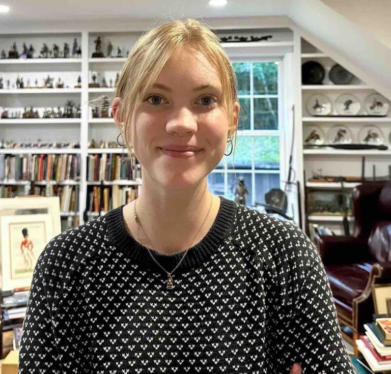 Cate Barton headshot