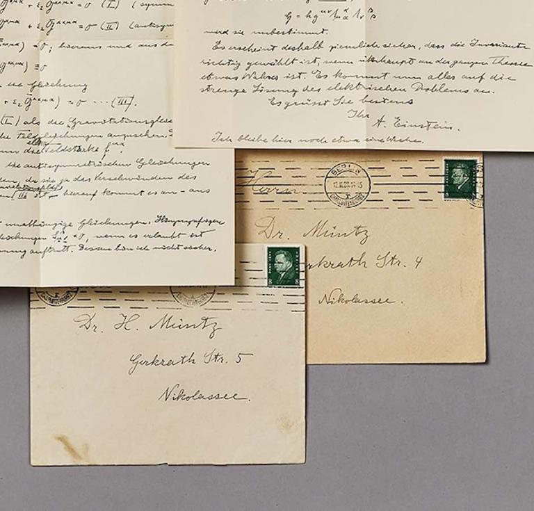 The Einstein letters and envelopes